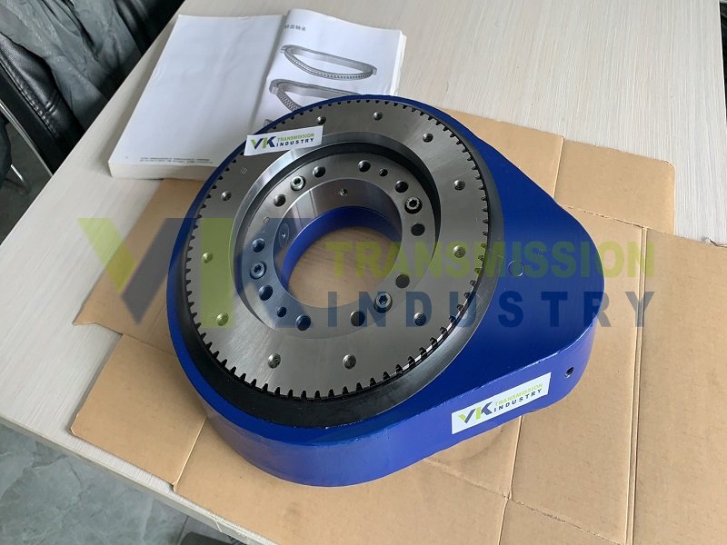 Various ways of self-locking of spur gear slewing drive